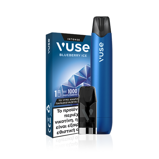 Μια συσκευή ατμίσματος μίας χρήσης Blueberry Ice της Vuse, στο πλαίσιο της προσφοράς για το Χάλοουιν, καθώς και το κουτί συσκευασίας της, στο οποίο αναγράφονται οι 1000 εισπνοές και μια ελληνική ετικέτα προειδοποίησης για τη νικοτίνη.